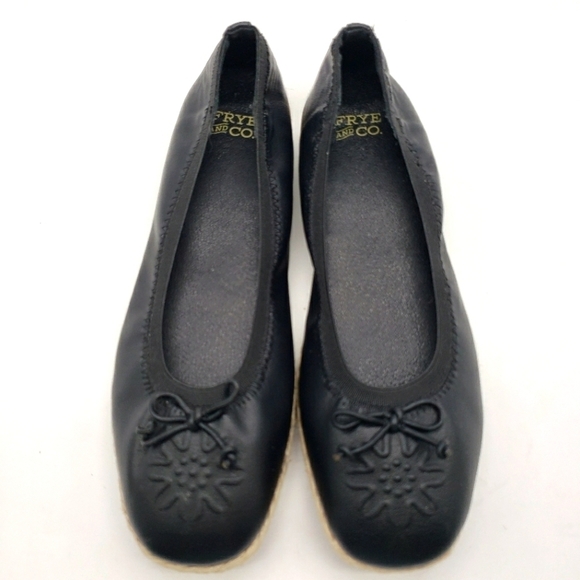 FRYE AND CO. Shoes - Frye and Co. espadrille flats Women US 7 Black faux leather cream raffia trim